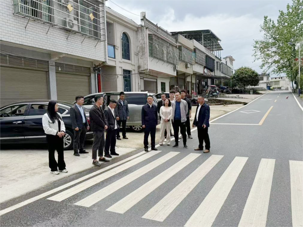 市國控集團黨委委員、副總經(jīng)理王梓一行到幫扶村調(diào)研指導鄉(xiāng)村振興工作